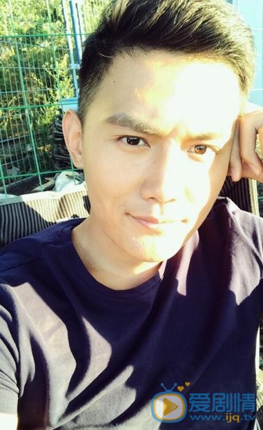 一路繁花相送戴维凡是谁演的？戴维凡扮演者李浩轩个人资料、写真及生活照欣赏