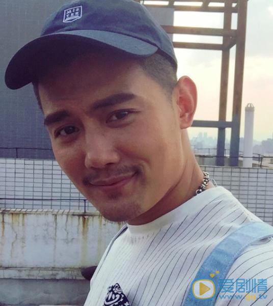 一路繁花相送戴维凡是谁演的？戴维凡扮演者李浩轩个人资料、写真及生活照欣赏