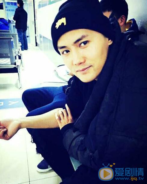 一路繁花相送戴维凡是谁演的？戴维凡扮演者李浩轩个人资料、写真及生活照欣赏