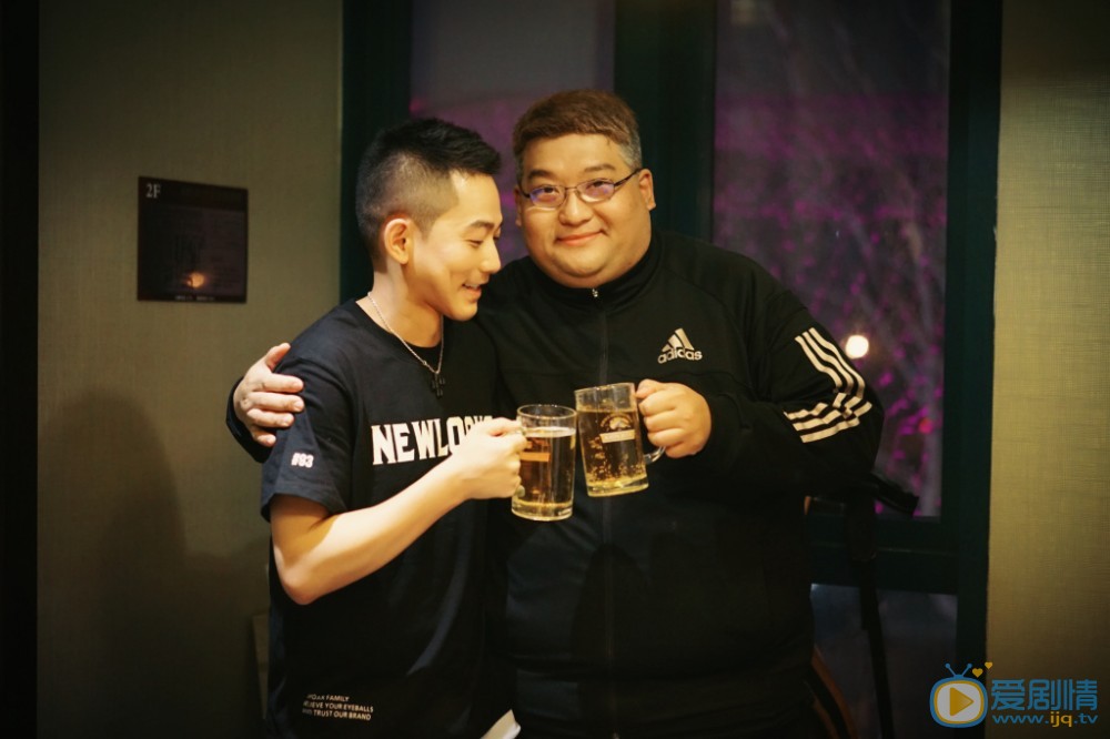 苏醒同事合照写真