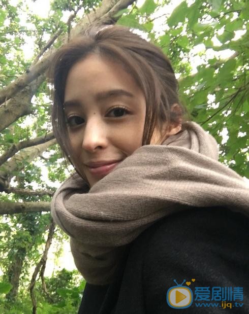 一路繁花相送纪若栎是谁扮演的？纪若栎扮演者莫允雯个人资料、写真及生活照欣赏