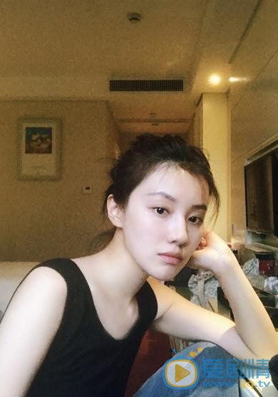 一路繁花相送少年辛辰是谁扮演的？少年辛辰扮演者王鹤润个人资料、写真及生活照欣赏