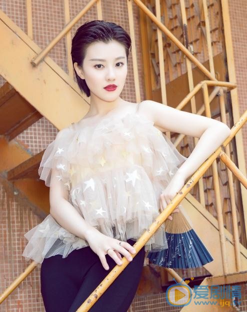 一路繁花相送少年辛辰是谁扮演的？少年辛辰扮演者王鹤润个人资料、写真及生活照欣赏