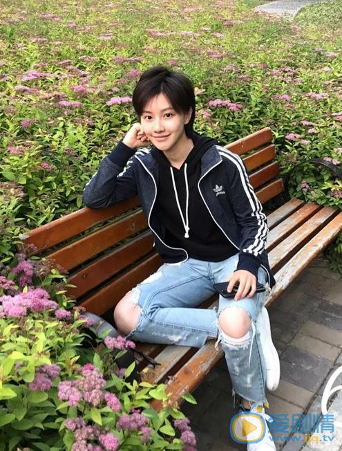 一路繁花相送少年辛辰是谁扮演的？少年辛辰扮演者王鹤润个人资料、写真及生活照欣赏