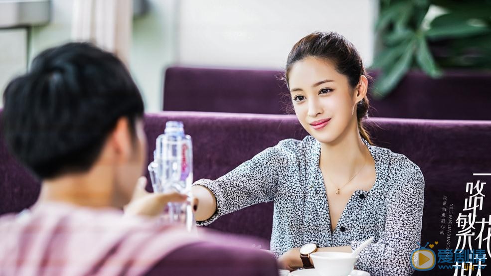 一路繁花相送纪若栎和路非是什么关系？纪若栎喜欢路非吗？