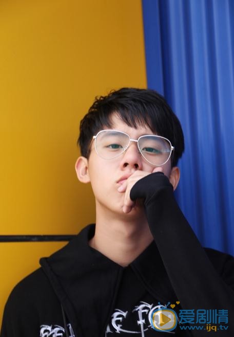老男孩周洲是谁演的？老男孩周洲扮演者周奇个人资料、写真及生活照欣赏