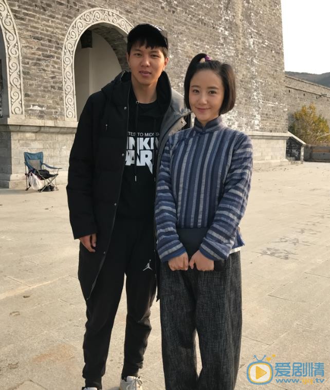小妮扛枪剧照