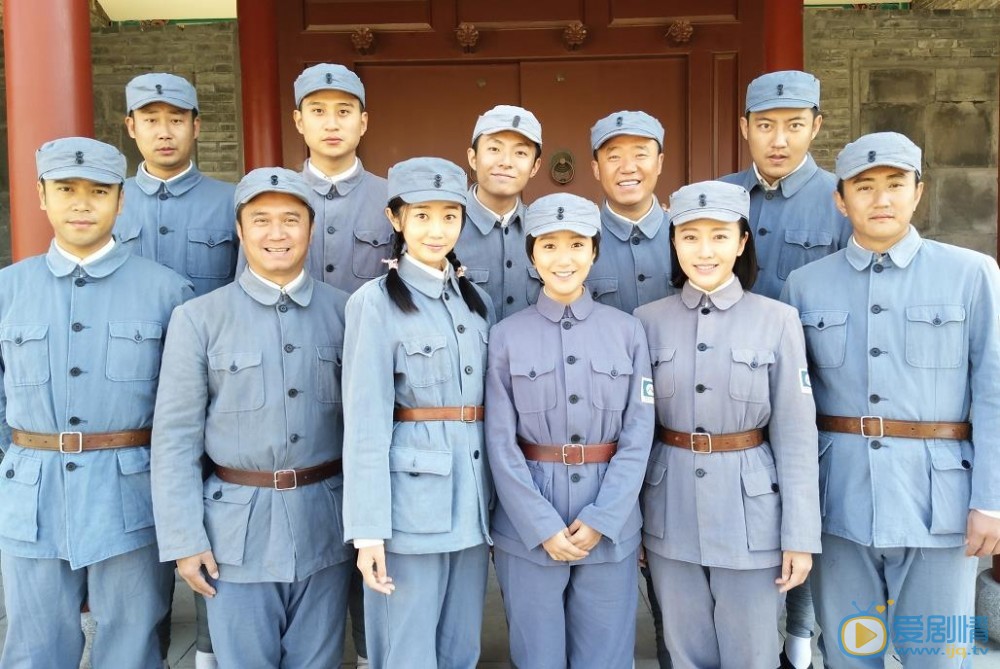 小妮扛枪剧照