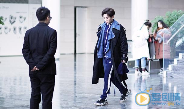 想看你微笑剧照