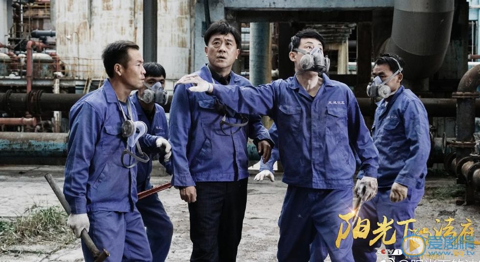 阳光下的法庭剧照