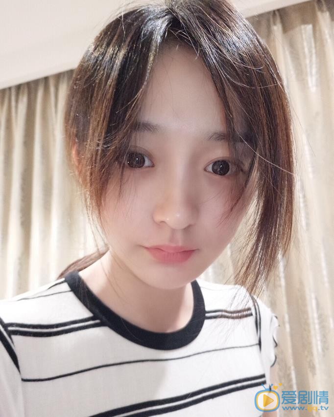 爱情进化论邢清清是谁演的？邢清清扮演者何泓姗个人资料、写真及生活照欣赏