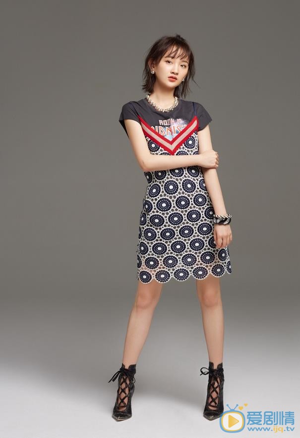 爱情进化论贾小美是谁饰演的？贾小美扮演者梁宝羚个人资料、写真及生活照欣赏