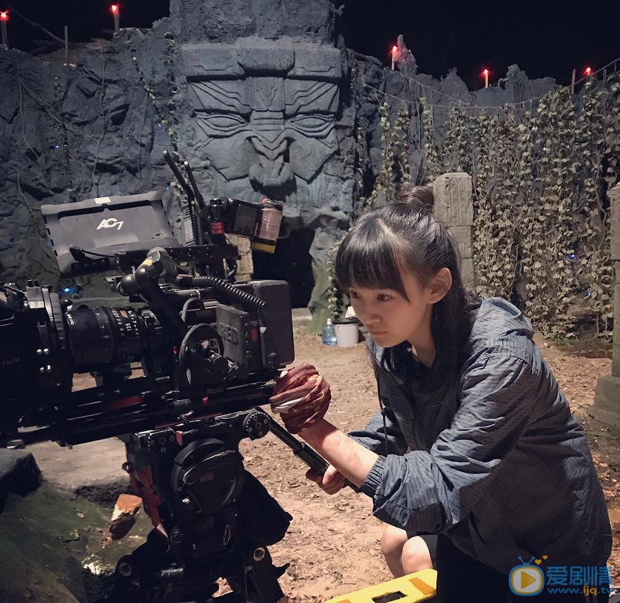 爱情进化论贾小美是谁饰演的？贾小美扮演者梁宝羚个人资料、写真及生活照欣赏