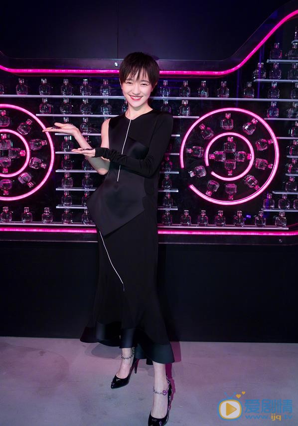 爱情进化论鹿飞师姐是谁饰演的？鹿飞师姐扮演者焦俊艳个人资料、写真及生活照欣赏