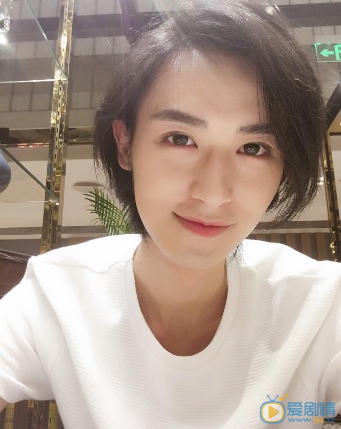 橙红年代卫子阡是谁演的？卫子阡扮演者胡潇灵个人资料、写真及生活照欣赏