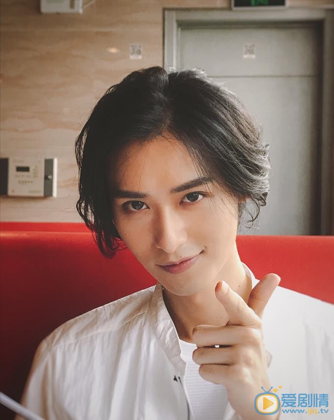 橙红年代卫子阡是谁演的？卫子阡扮演者胡潇灵个人资料、写真及生活照欣赏