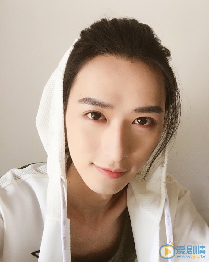 橙红年代卫子阡是谁演的？卫子阡扮演者胡潇灵个人资料、写真及生活照欣赏