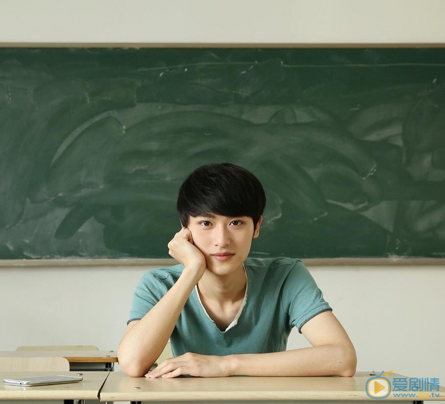橙红年代卫子阡是谁演的？卫子阡扮演者胡潇灵个人资料、写真及生活照欣赏