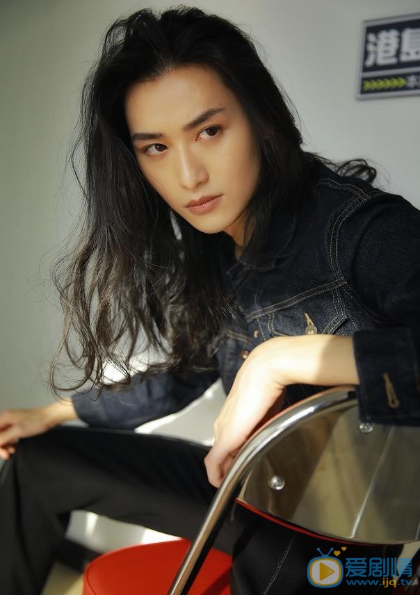 橙红年代卫子阡是谁演的？卫子阡扮演者胡潇灵个人资料、写真及生活照欣赏