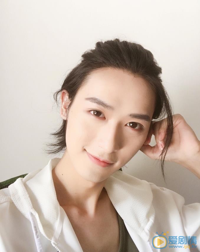 橙红年代卫子阡是谁演的？卫子阡扮演者胡潇灵个人资料、写真及生活照欣赏