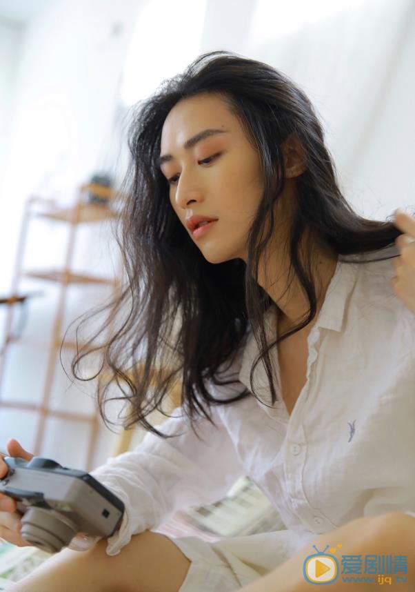 橙红年代卫子阡是谁演的？卫子阡扮演者胡潇灵个人资料、写真及生活照欣赏