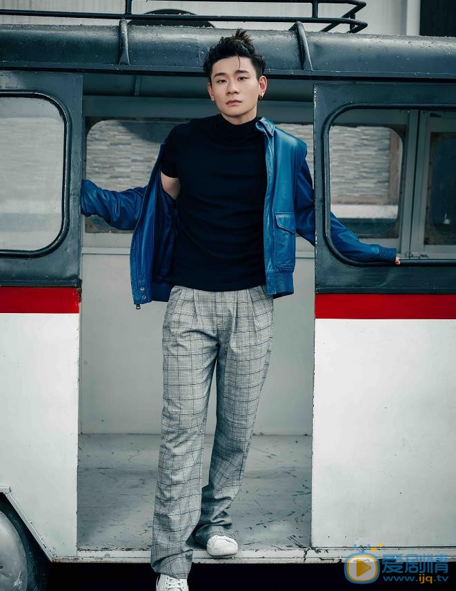 橙红年代阿瑟是谁扮演的？阿瑟扮演着叶浏个人资料、写真生活照