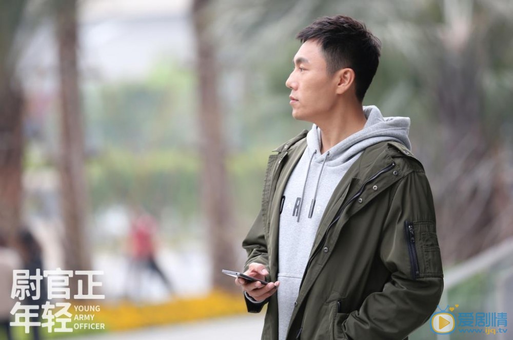 尉官正年轻剧照