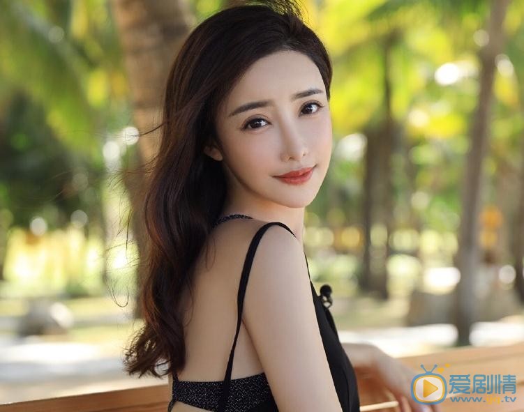 你和我的倾城时光厉靳媛是谁演的？厉靳媛扮演者刘凡菲个人资料、写真及生活照欣赏
