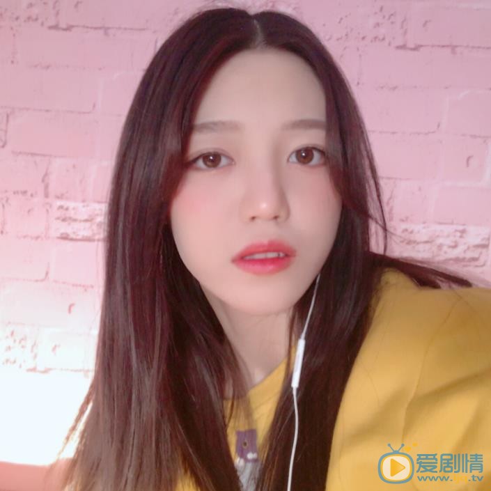 卢小娟自拍照