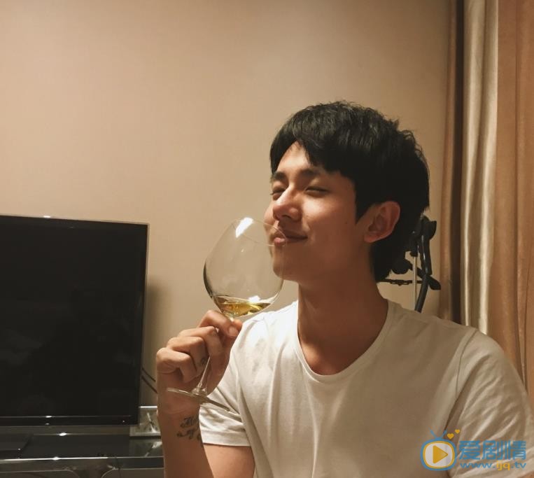 人不彪悍枉少年李渔是谁扮演的？人不彪悍枉少年李渔扮演者张耀个人资料、写真生活照