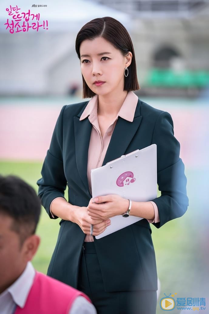 先热情地清扫吧剧照
