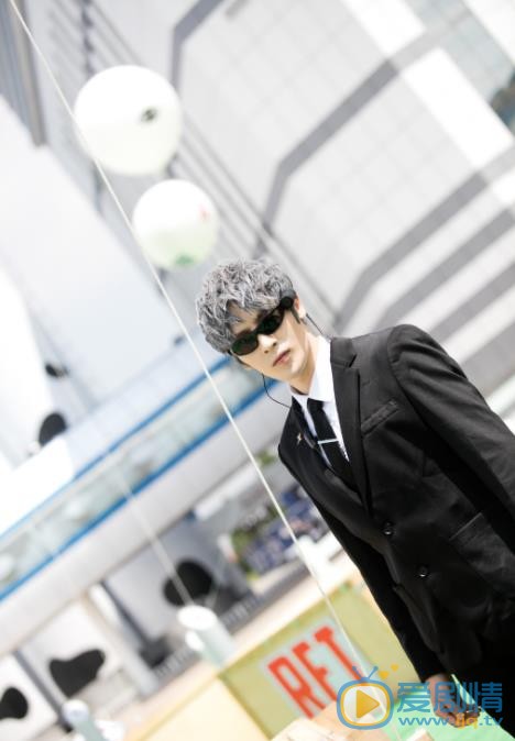 居来提灰发写真