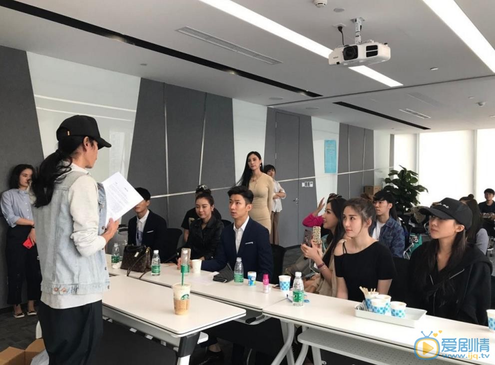 浪漫星星开机发布会