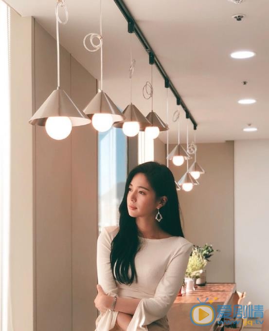 皇后的品格闵宥拉是谁演的？皇后的品格闵宥拉扮演者李伊利雅个人资料、写真及生活照欣赏