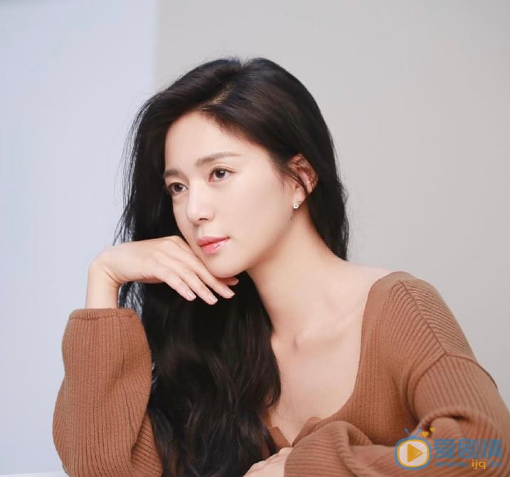 皇后的品格闵宥拉是谁演的？皇后的品格闵宥拉扮演者李伊利雅个人资料、写真及生活照欣赏