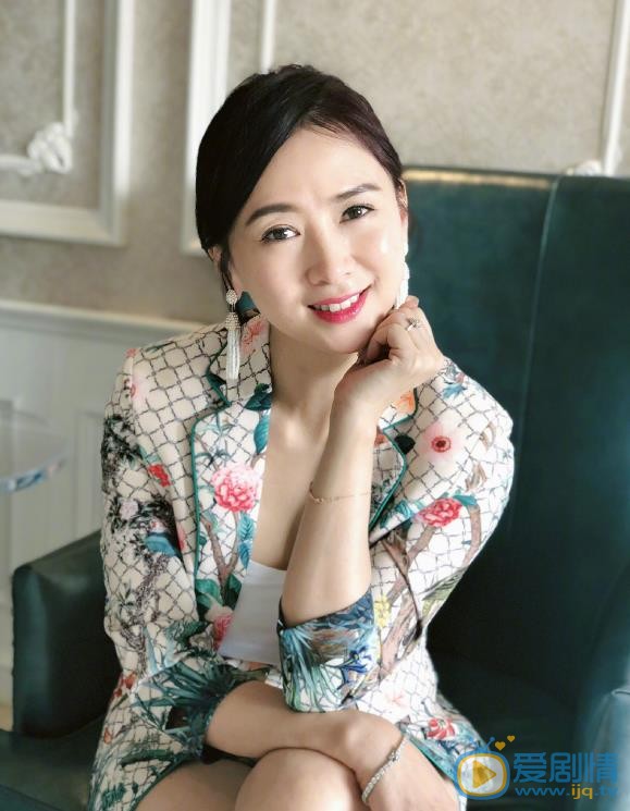 暖男记中佟嘉欣是谁演的？佟嘉欣扮演者何翁虹个人资料、写真及生活照欣赏