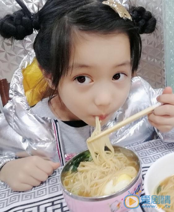 天衣无缝妞妞是谁扮演的？妞妞扮演者孙添垚个人资料、写真及生活照欣赏