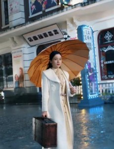 天衣无缝露西小姐是什么人？露西的真实身份是什么？露西和资历平是什么关系？