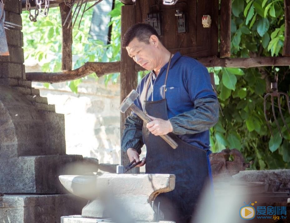 绿水青山红日子剧照