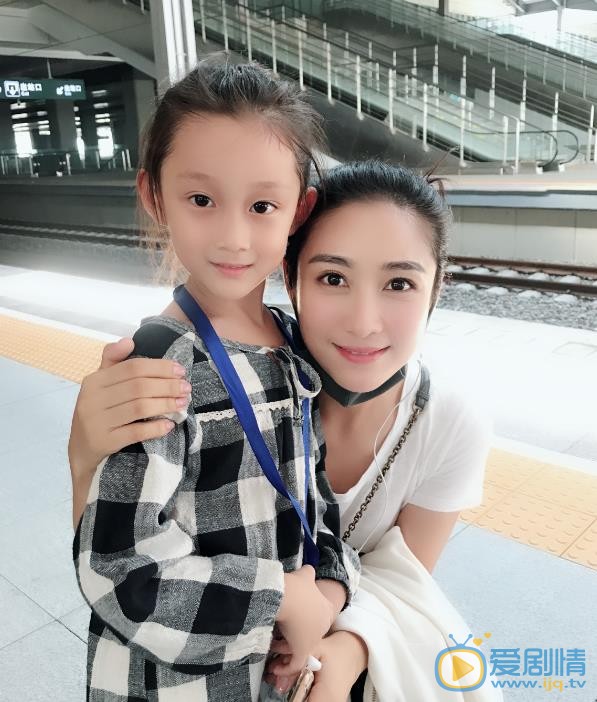 绿水青山红日子剧照