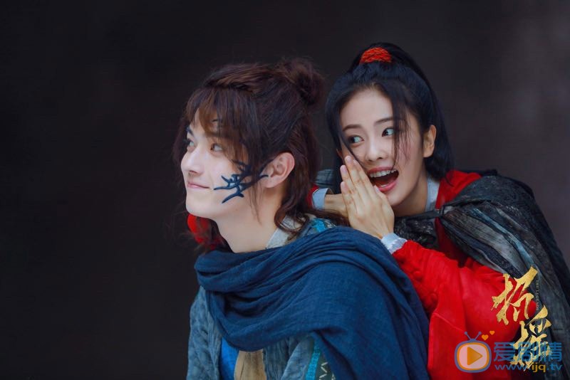 招摇厉尘澜与墨青是同一个人吗？厉尘澜什么时候发现招摇?