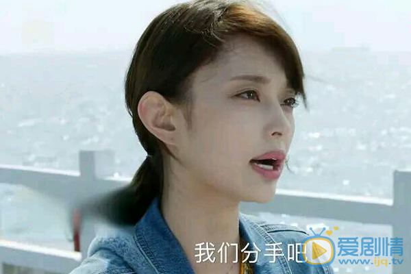青春斗中钱贝贝和沈严分手时为什么要打自己一巴掌？
