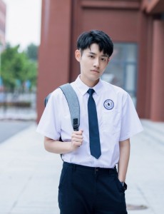 莫泽尘