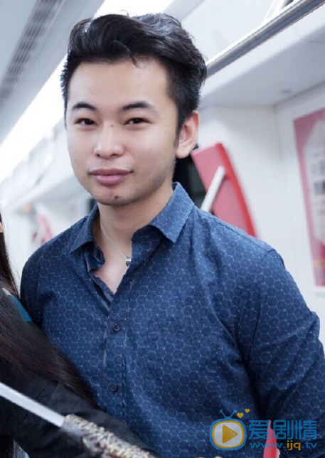 蒋翊与人合照
