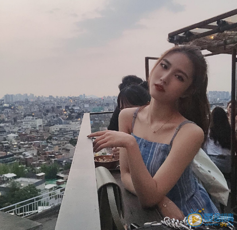颜可欣个人资料简介 颜可欣演艺经历 颜可欣游玩旅拍照