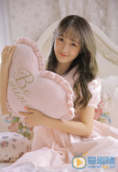王曦瑶甜美写真图片