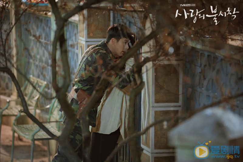 爱的迫降剧情介绍(1-32集大结局)
