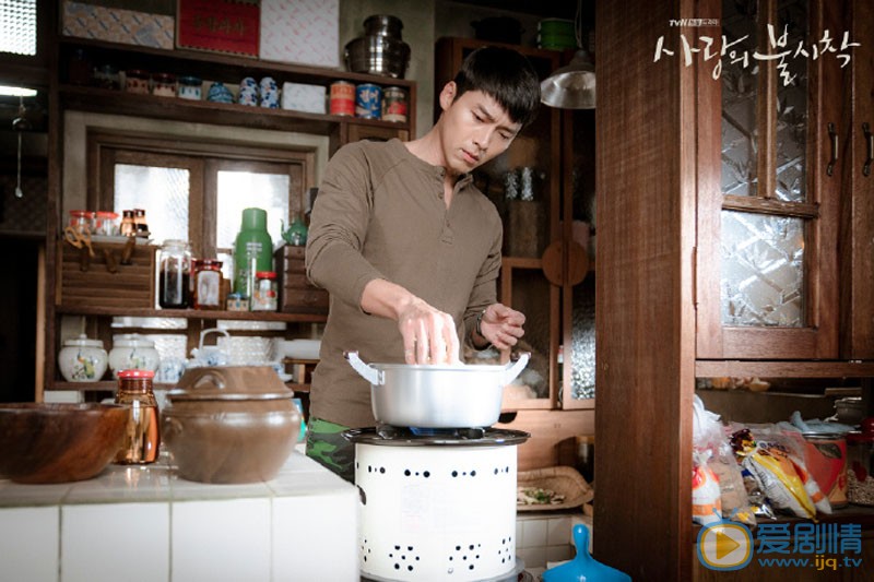 爱的迫降剧情介绍(1-32集大结局)