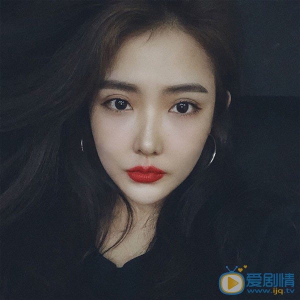 魏冰雪甜美自拍照图片