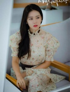 爱的迫降是根据小说改编的吗？改编自什么小说？